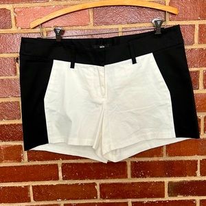 Mossimo black and white color block shorts, size 12